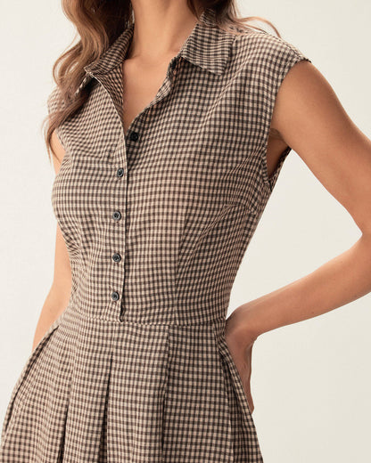 Robe midi plissée à carreaux marron avec boutons