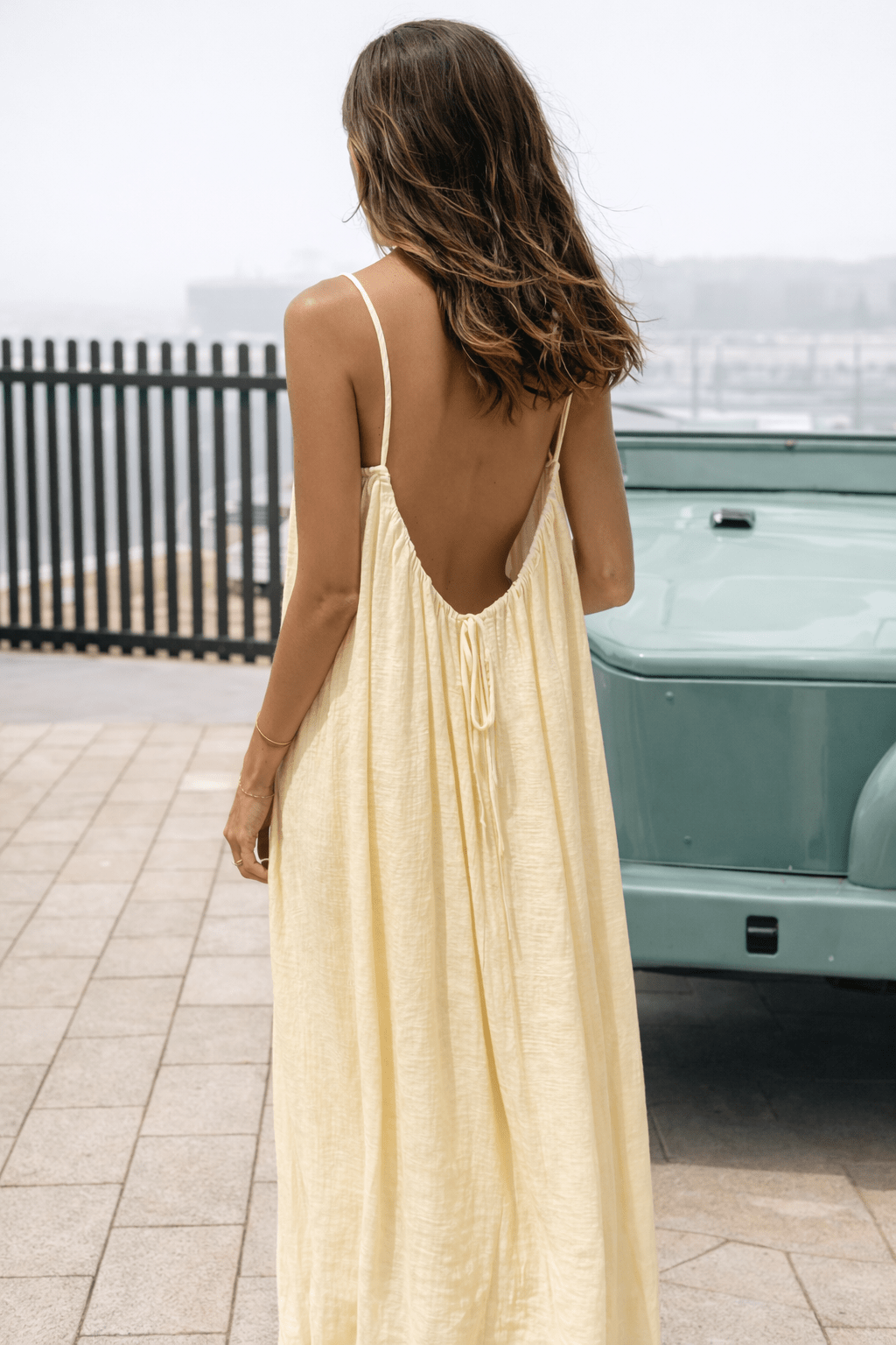 Robe maxi dos nu femme élégante