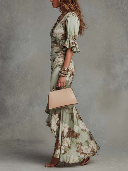 Anne | Robe longue asymétrique en satin vert à col en V, manches bouffantes et imprimé floral